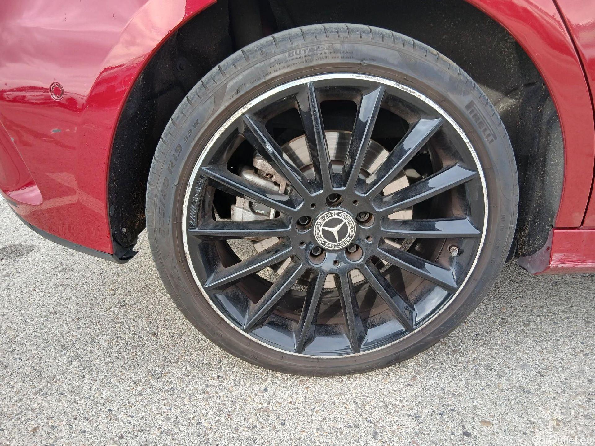  Mercedes  A-Klasse MERCEDES-BENZ Clase A / 2018 / 5P / berlina con portón A 250 e #34