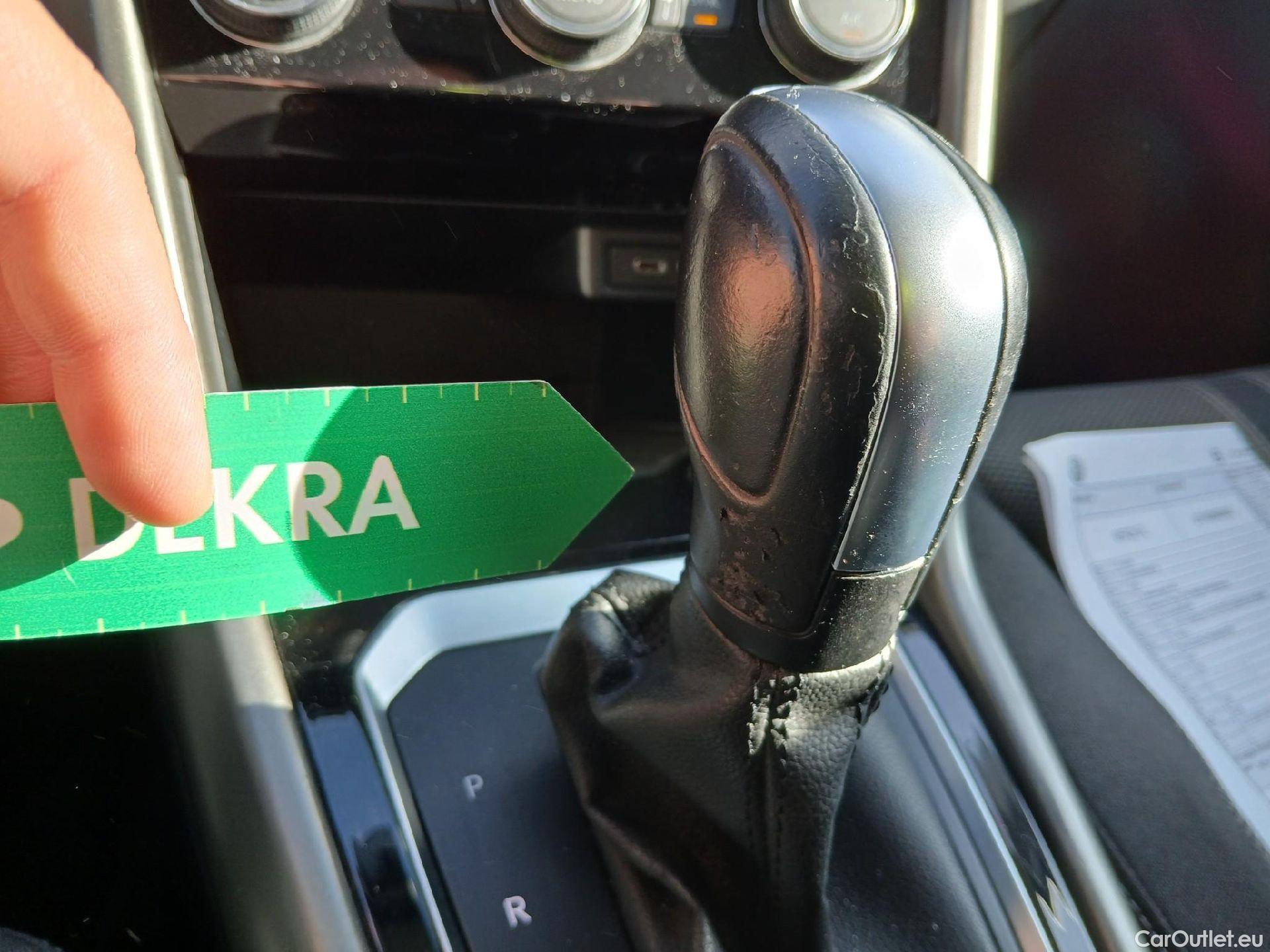  Volkswagen  T-ROC VOLKSWAGEN  / 2017 / 5P / todoterreno Advance 2.0 TDI 110kW (150CV) DSG (AC2) #3