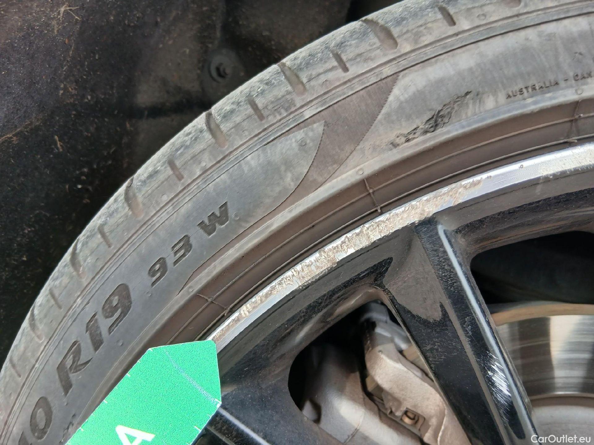  Mercedes  A-Klasse MERCEDES-BENZ Clase A / 2018 / 5P / berlina con portón A 250 e #35