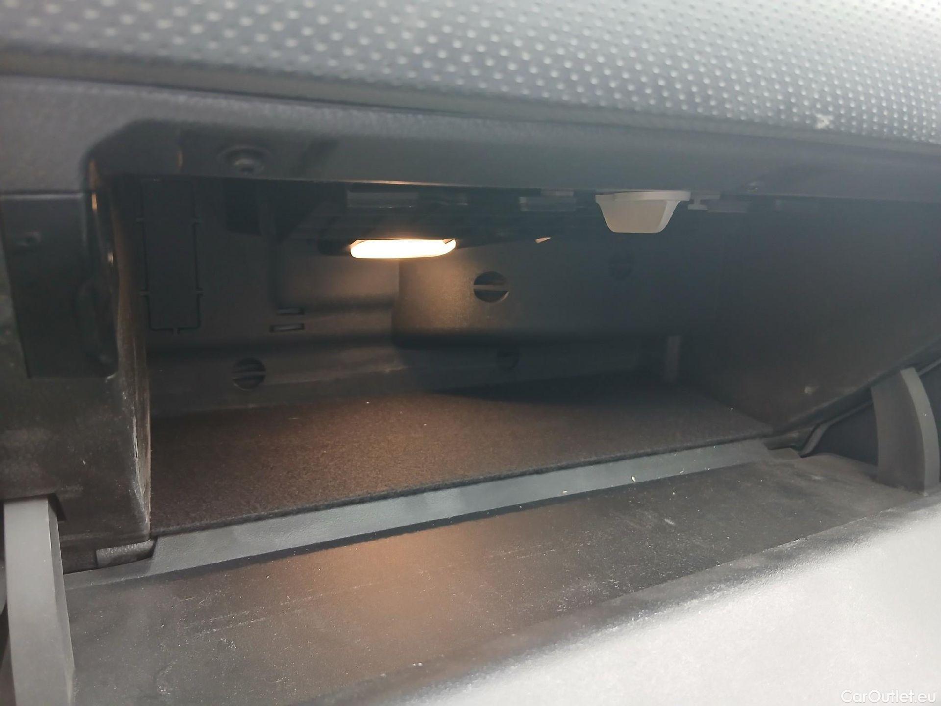  Mercedes  A-Klasse MERCEDES-BENZ Clase A / 2018 / 5P / berlina con portón A 250 e #59