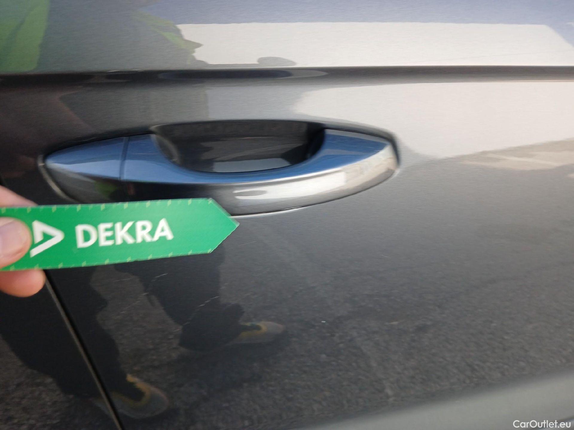  Volkswagen  T-ROC VOLKSWAGEN  / 2017 / 5P / todoterreno Advance 2.0 TDI 110kW (150CV) DSG (AC2) #26