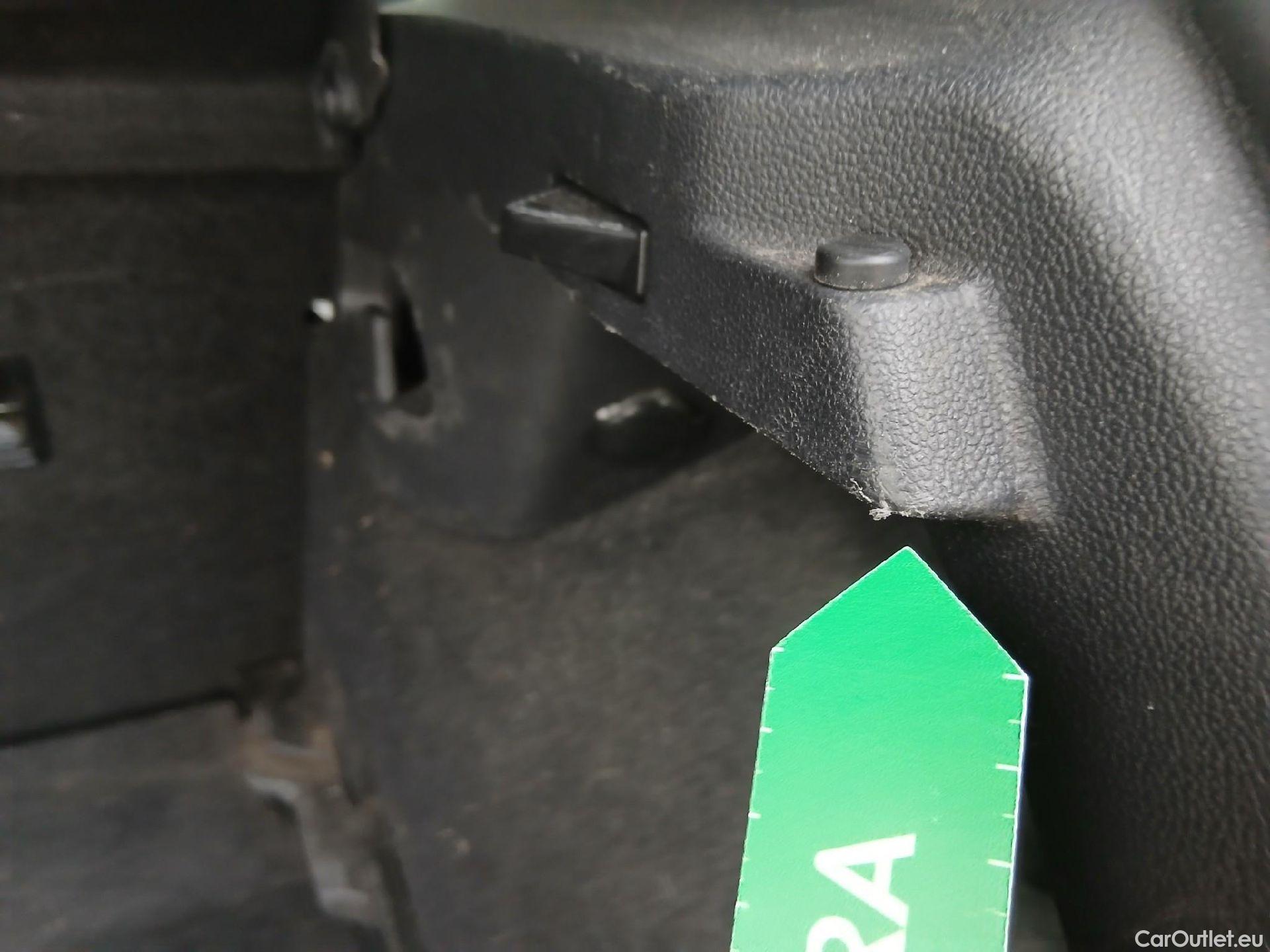  Volkswagen  Golf  VOLKSWAGEN / 2020 / 5P / berlina con portón Life 1.0 eTSI 81kW (110CV) DSG #32