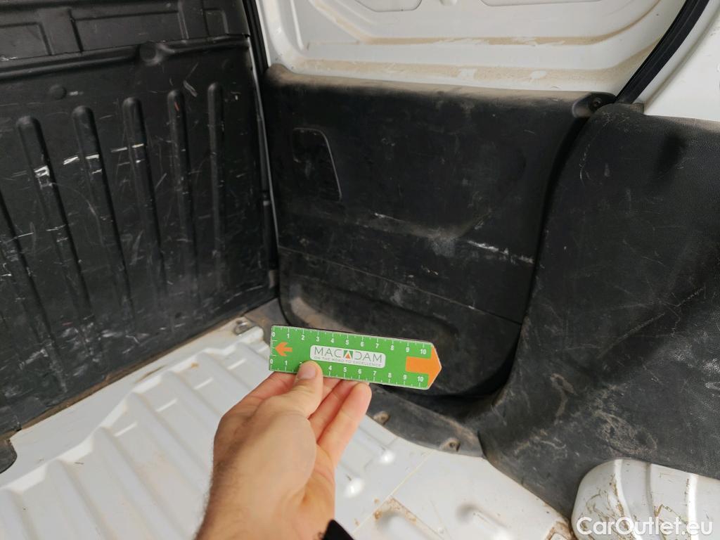  Peugeot  Partner PEUGEOT  / 2018 / 3P / furgón derivado de turismo Pro Standard 600kg BlueHDi 73kW (AC) #3