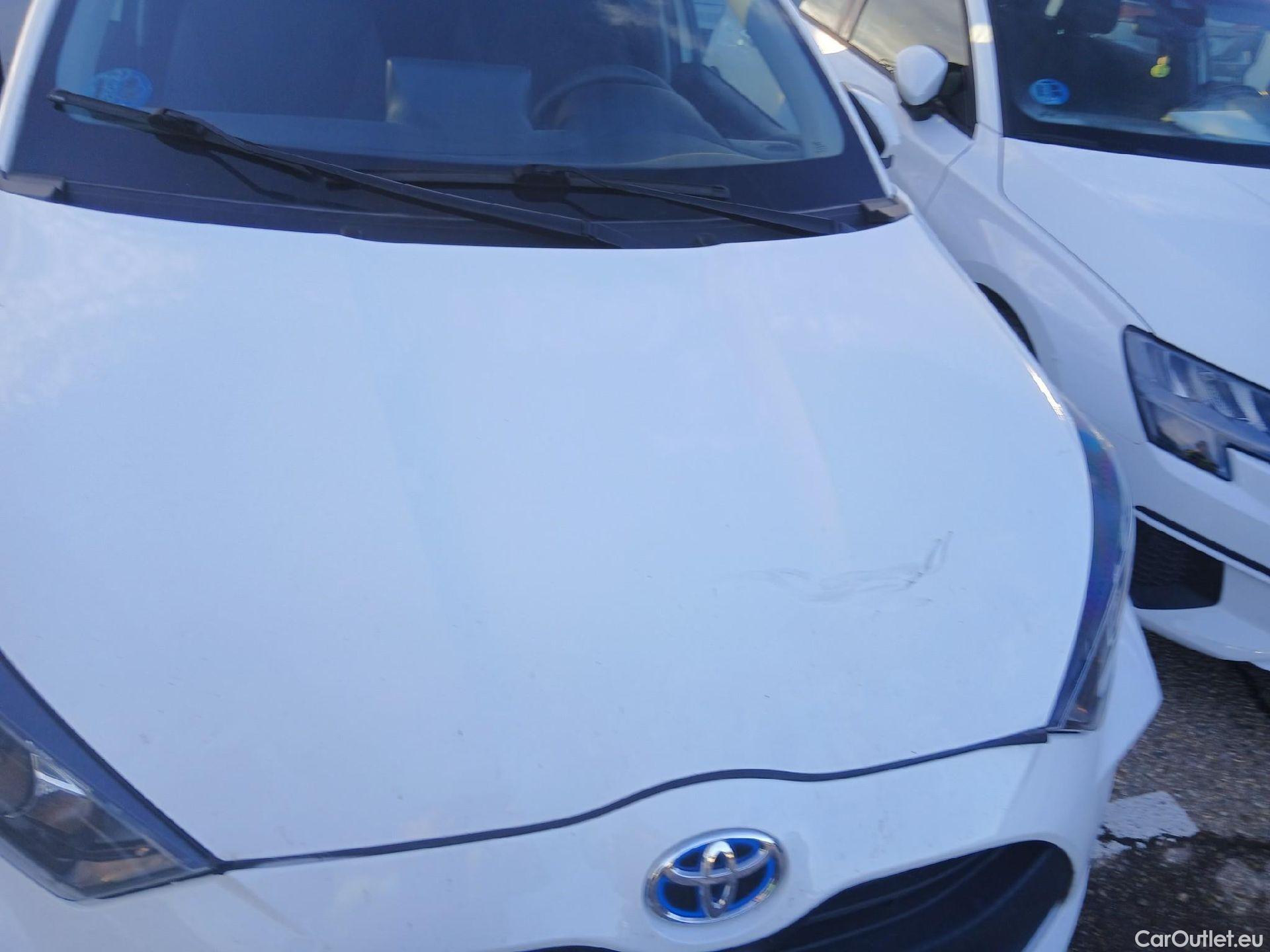  Toyota  Yaris TOYOTA  / 2020 / 5P / berlina con portón 1.5 120H Business Plus #5