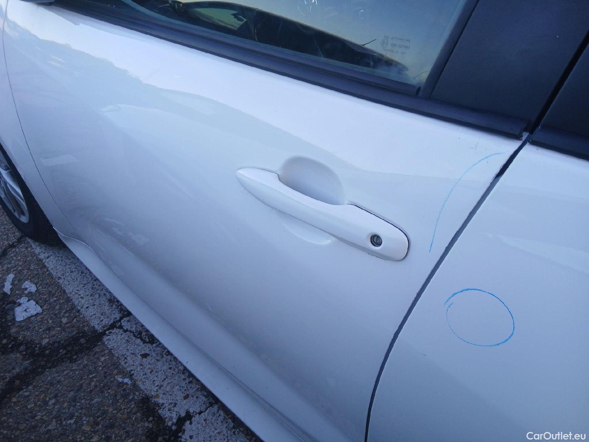  Toyota  Yaris TOYOTA  / 2020 / 5P / berlina con portón 1.5 120H Business Plus #7