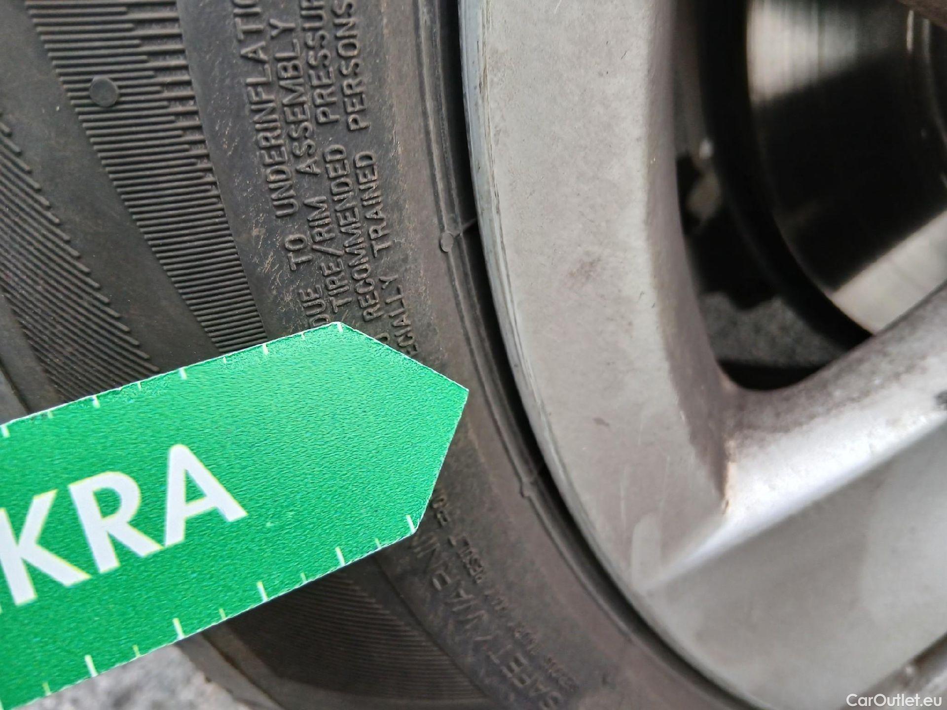  Volkswagen  Golf  VOLKSWAGEN / 2020 / 5P / berlina con portón Life 1.0 eTSI 81kW (110CV) DSG #37