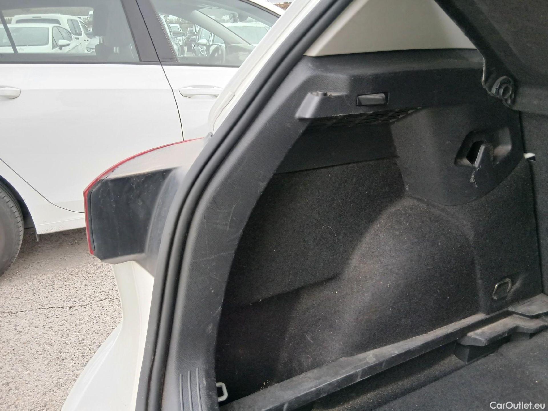  Volkswagen  Golf  VOLKSWAGEN / 2020 / 5P / berlina con portón Life 1.0 eTSI 81kW (110CV) DSG #29