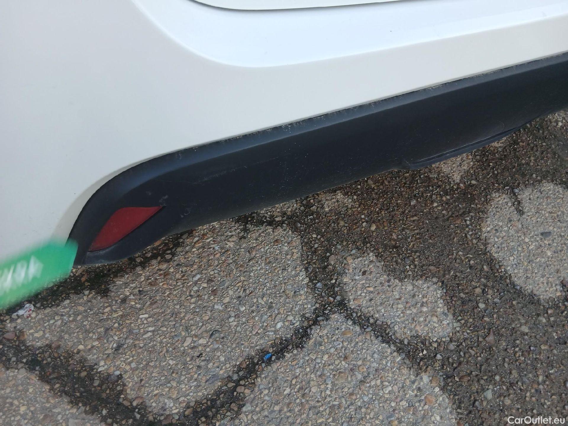  Toyota  Yaris TOYOTA  / 2020 / 5P / berlina con portón 1.5 120H Business Plus #10