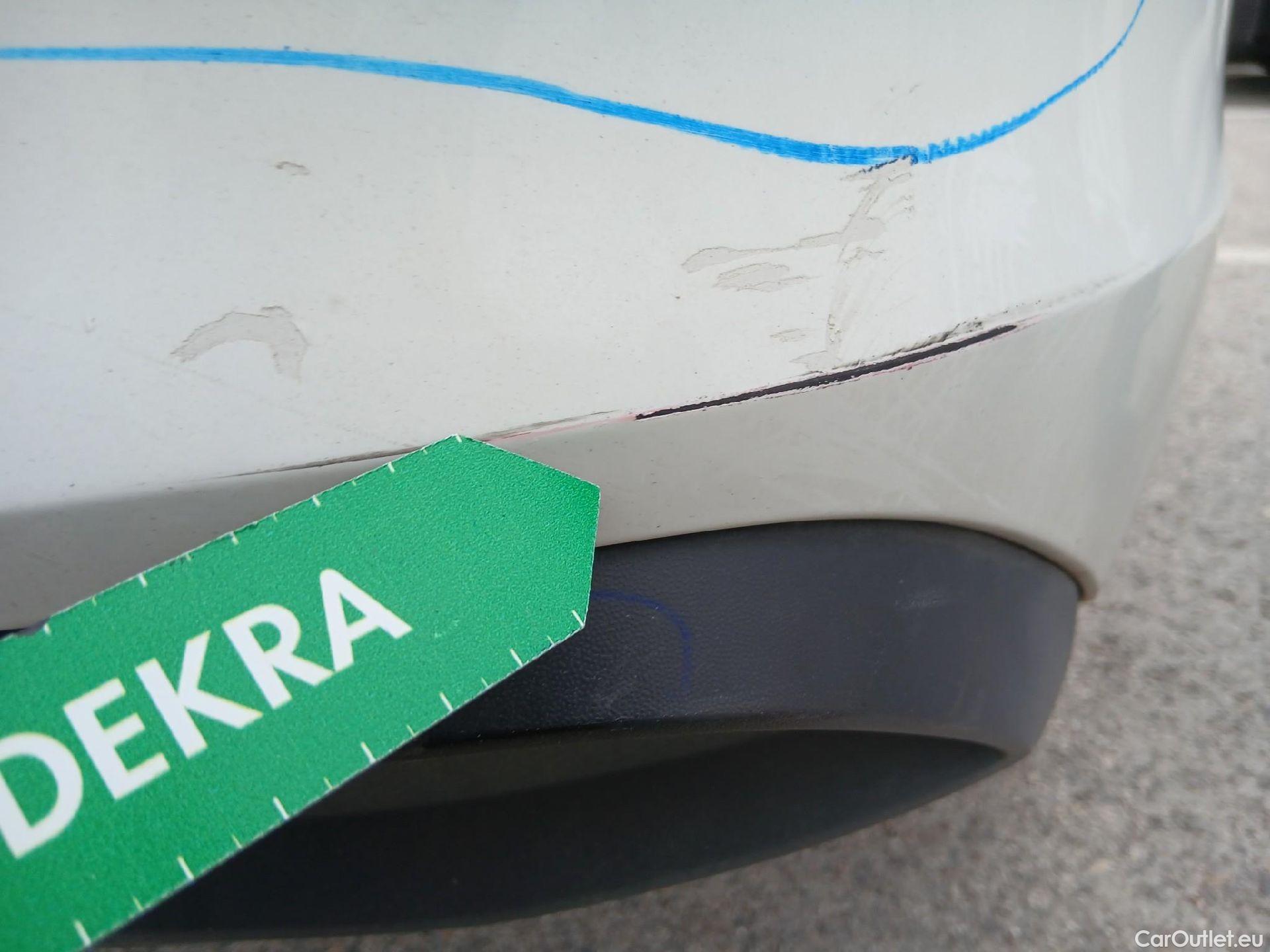  Volkswagen  Golf  VOLKSWAGEN / 2020 / 5P / berlina con portón Life 1.0 eTSI 81kW (110CV) DSG #24