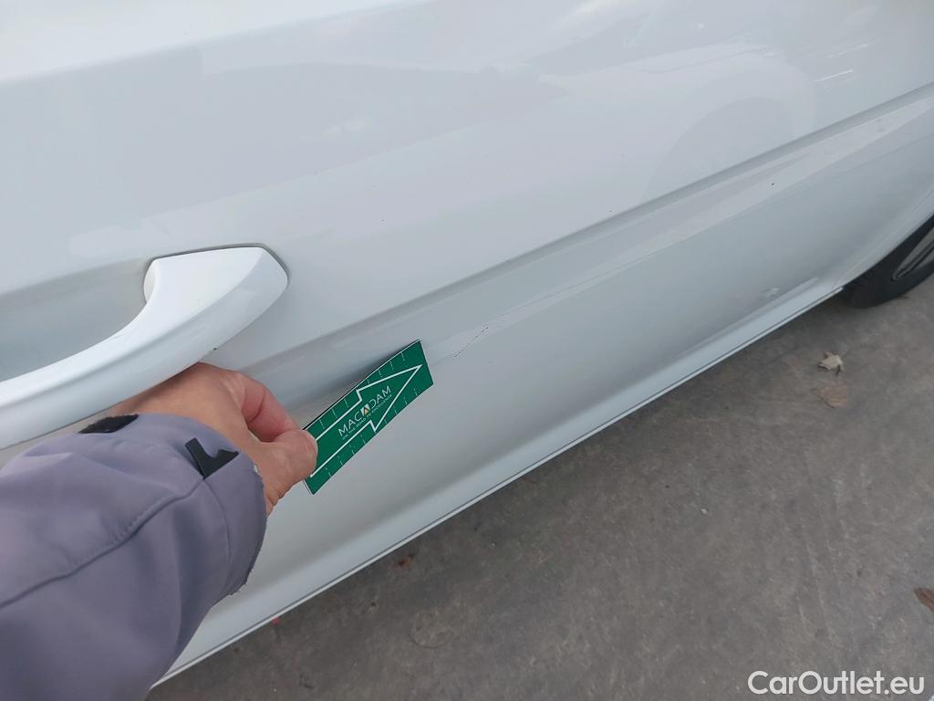  Volkswagen  Golf  VOLKSWAGEN / 2016 / 5P / berlina con portón e-ePower 110 kW (136CV) #9