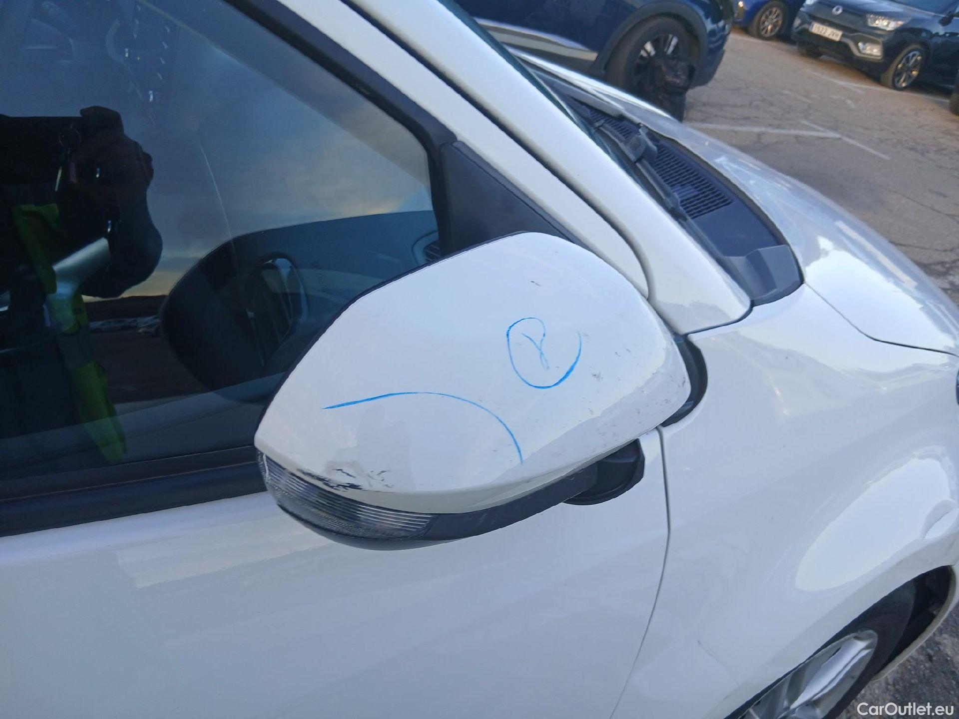  Toyota  Yaris TOYOTA  / 2020 / 5P / berlina con portón 1.5 120H Business Plus #14