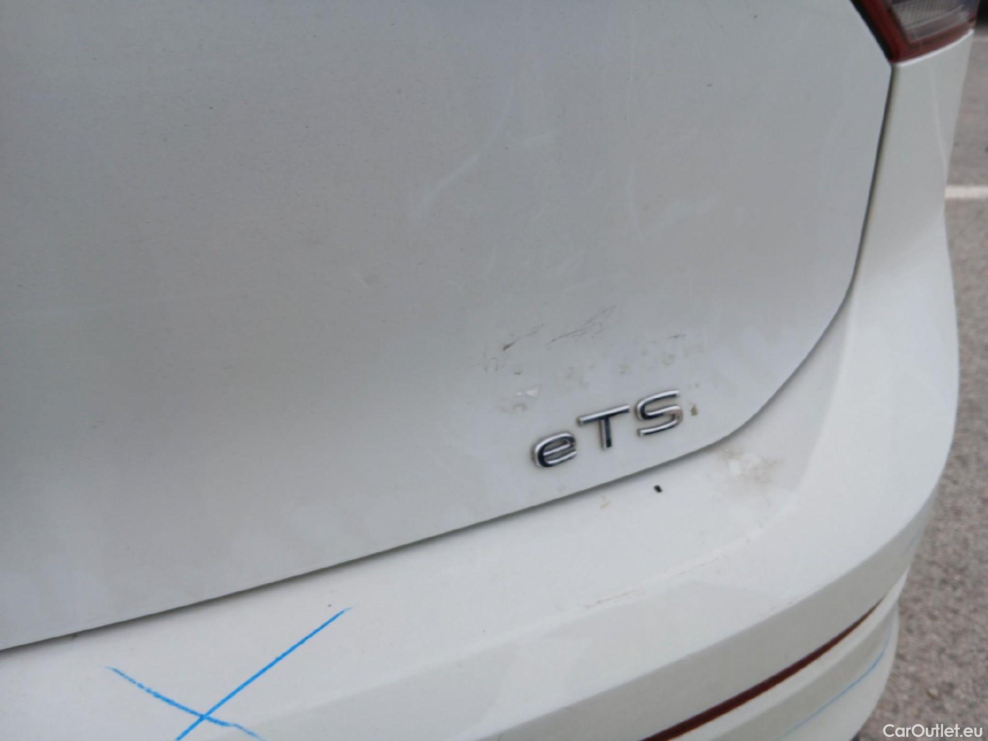  Volkswagen  Golf  VOLKSWAGEN / 2020 / 5P / berlina con portón Life 1.0 eTSI 81kW (110CV) DSG #27