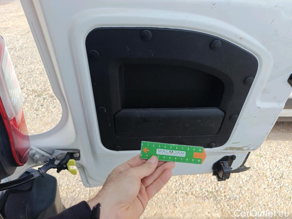  Citroen  Berlingo CITROEN  / 2018 / 4P / monovolumen compacto Talla M BlueHDi 100 S&S LIVE #96