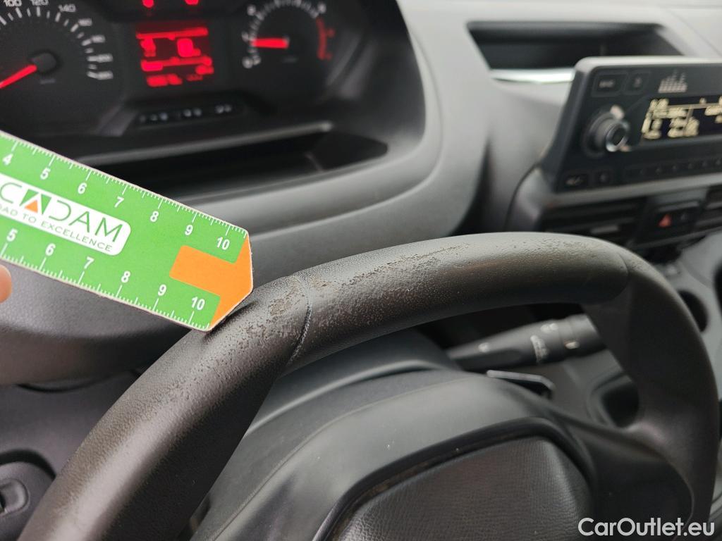  Peugeot  Partner PEUGEOT  / 2018 / 3P / furgón derivado de turismo Pro Standard 600kg BlueHDi 73kW (AC) #71