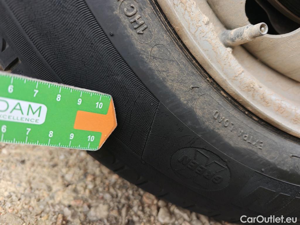  Opel  Combo OPEL  / 2018 / 3P / furgón derivado de turismo Cargo L 1000kg Diesel 1.5 100HP S&S MT E (AC) #57