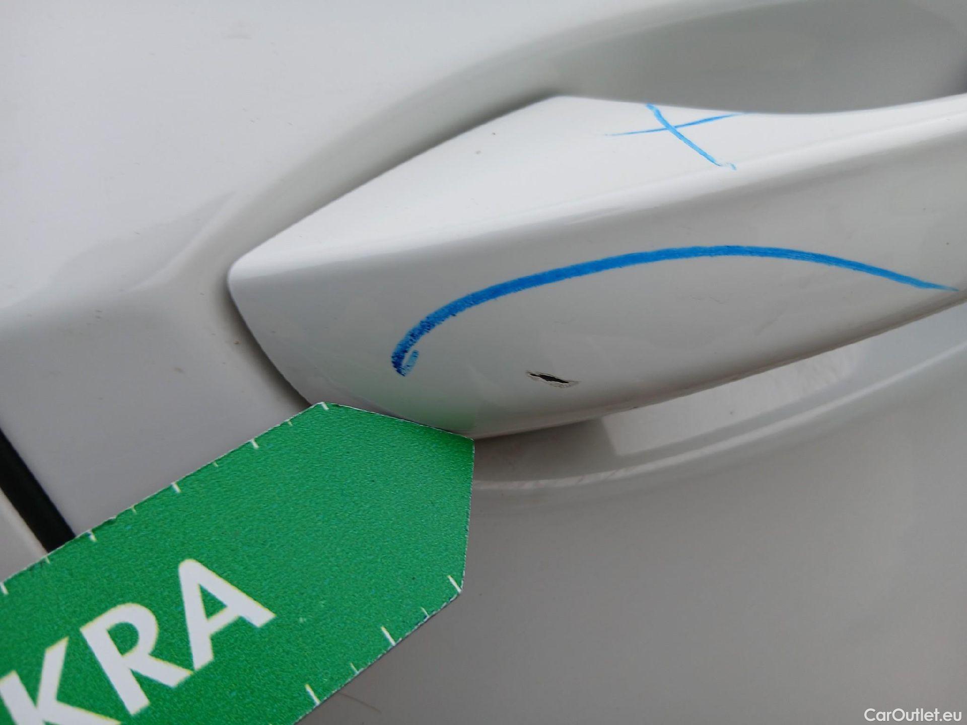  Volkswagen  Golf  VOLKSWAGEN / 2020 / 5P / berlina con portón Life 1.0 eTSI 81kW (110CV) DSG #39