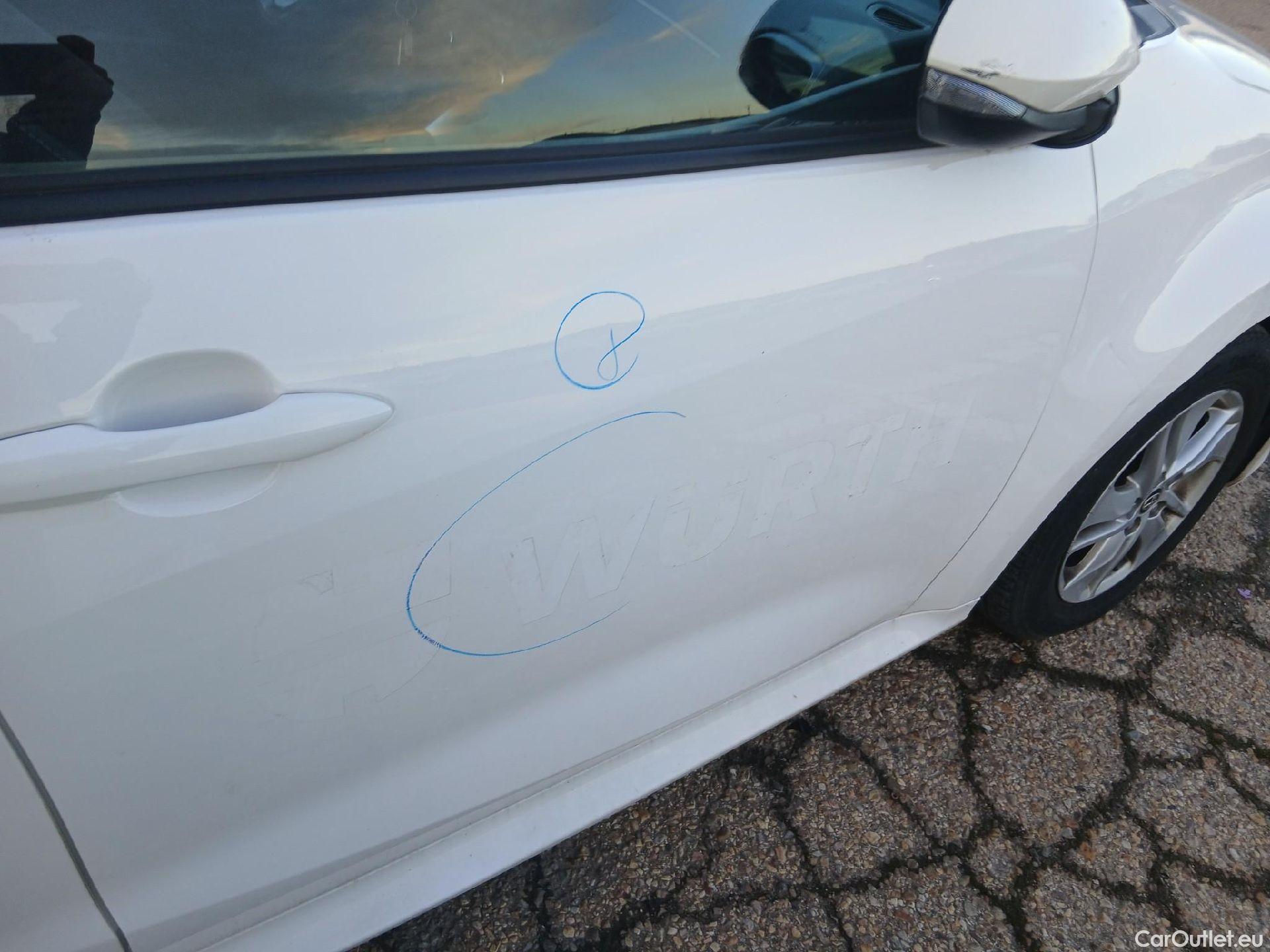  Toyota  Yaris TOYOTA  / 2020 / 5P / berlina con portón 1.5 120H Business Plus #12