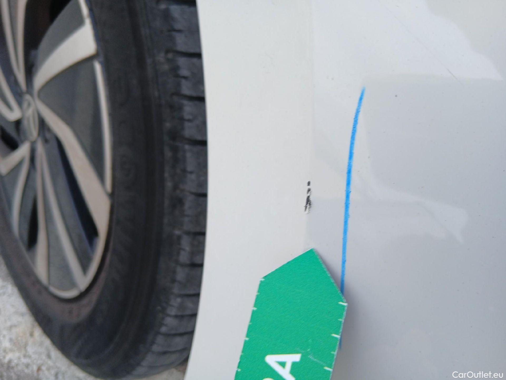  Volkswagen  Polo VOLKSWAGEN  / 2021 / 5P / berlina con portón Life 1.0 TSI 70kW (95CV) #4