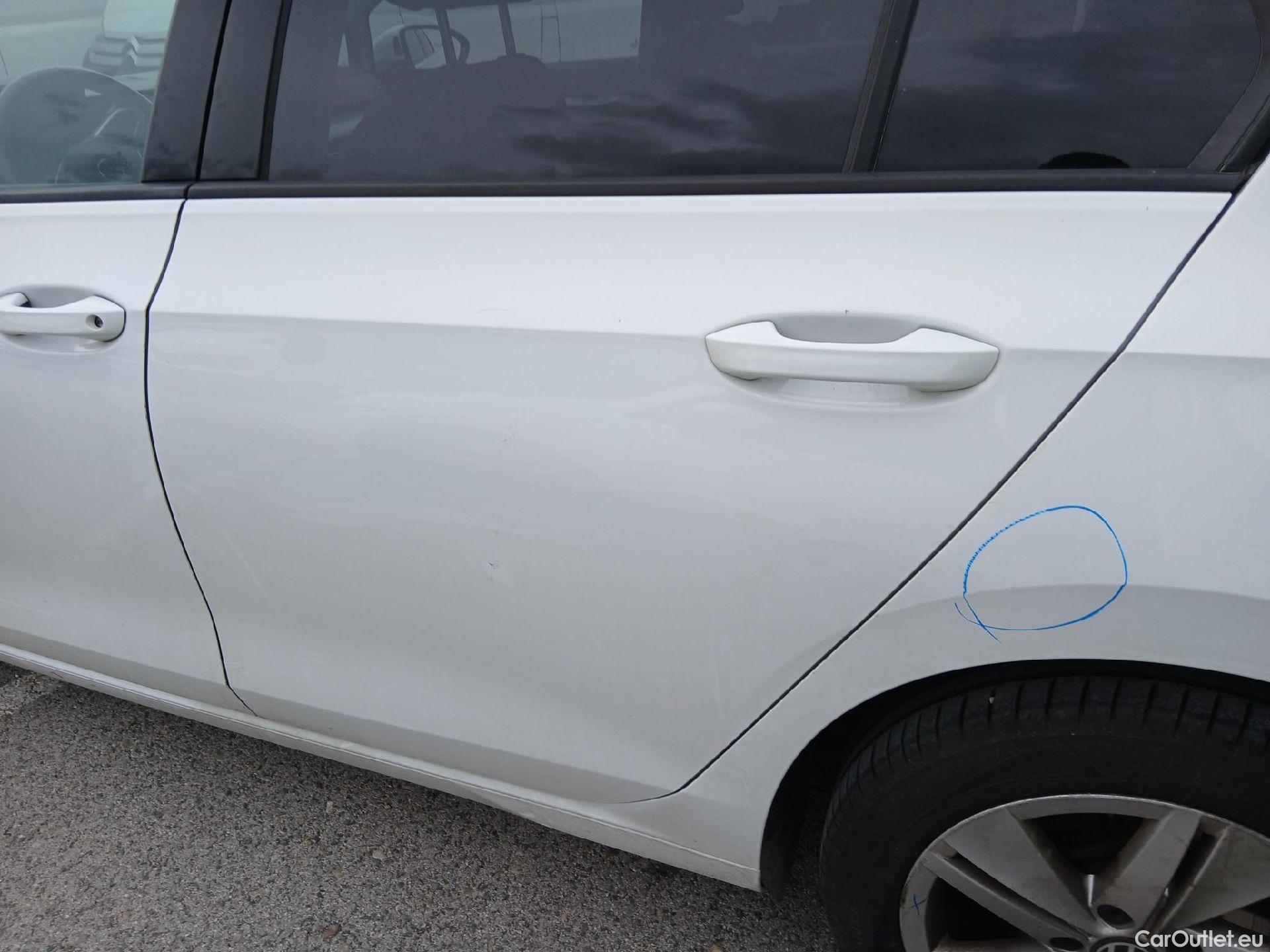  Volkswagen  Golf  VOLKSWAGEN / 2020 / 5P / berlina con portón Life 1.0 eTSI 81kW (110CV) DSG #8