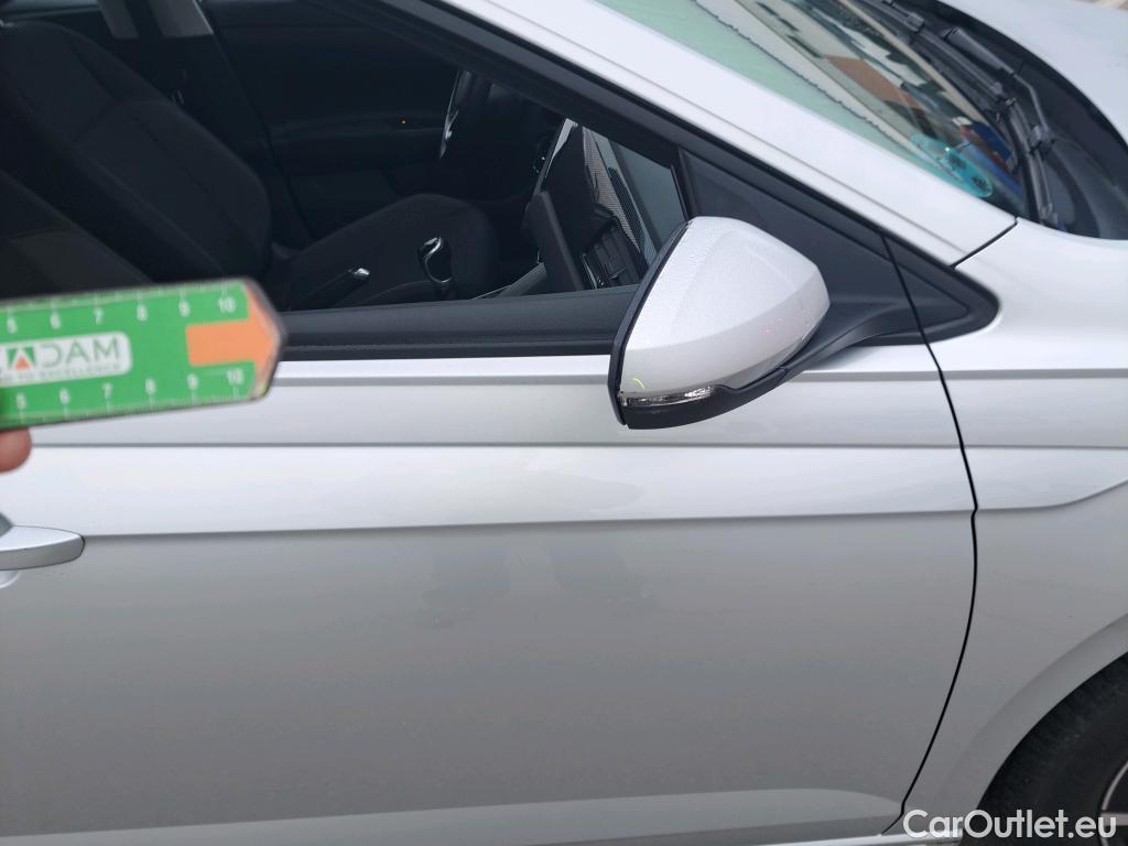  Volkswagen  Polo VOLKSWAGEN  / 2021 / 5P / berlina con portón Life 1.0 TSI 70kW (95CV) #3