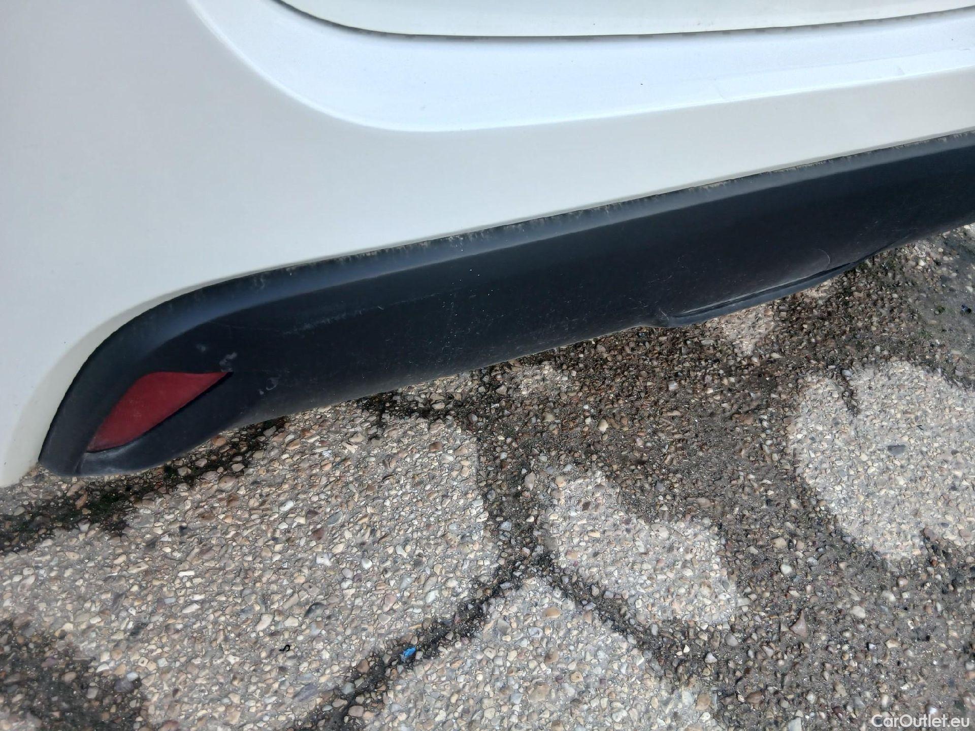  Toyota  Yaris TOYOTA  / 2020 / 5P / berlina con portón 1.5 120H Business Plus #9