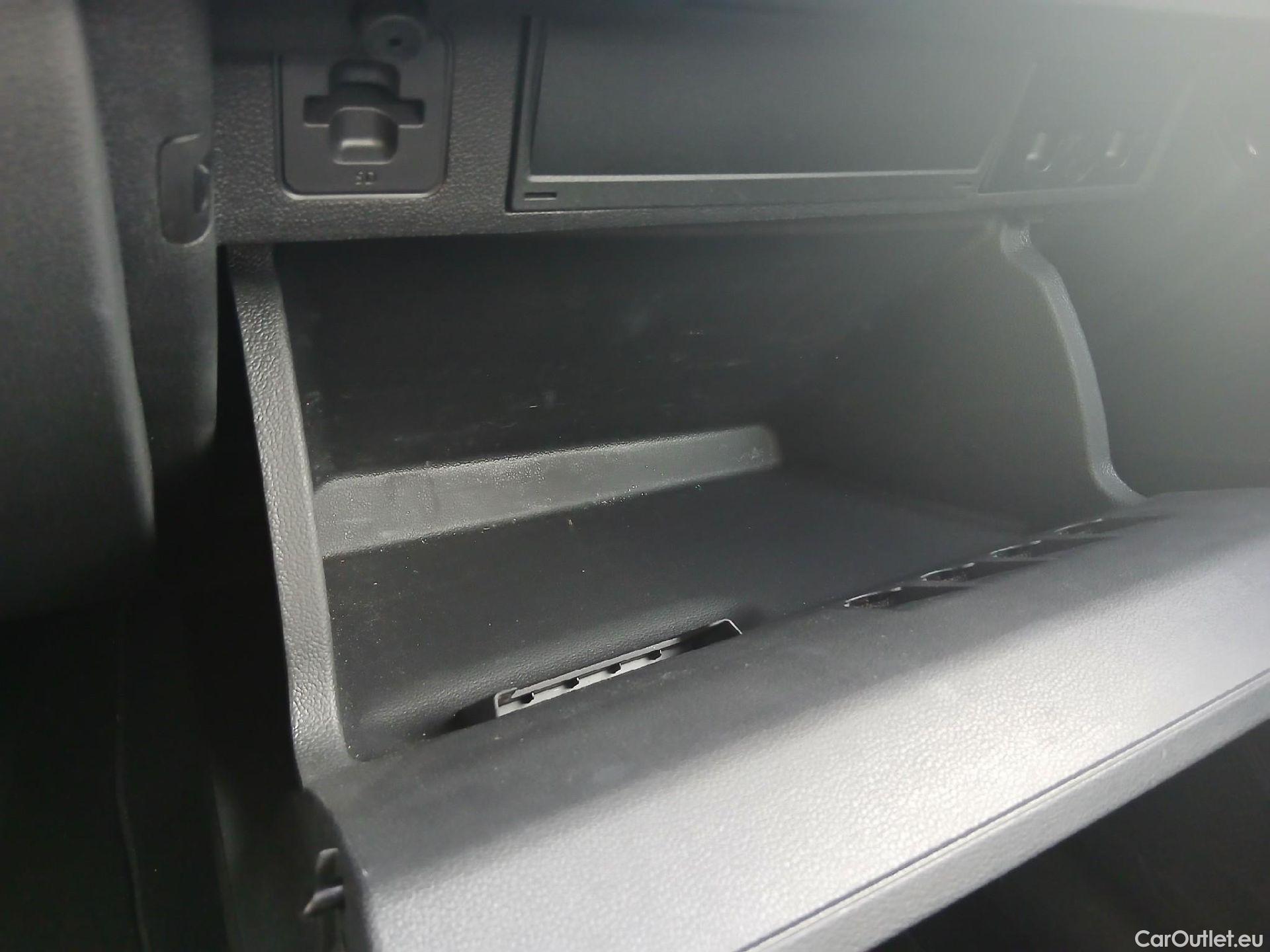  Volkswagen  Polo VOLKSWAGEN  / 2021 / 5P / berlina con portón Life 1.0 TSI 70kW (95CV) #1