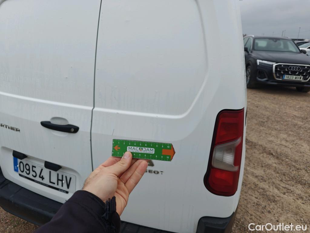  Peugeot  Partner PEUGEOT  / 2018 / 3P / furgón derivado de turismo Pro Standard 600kg BlueHDi 73kW (AC) #34