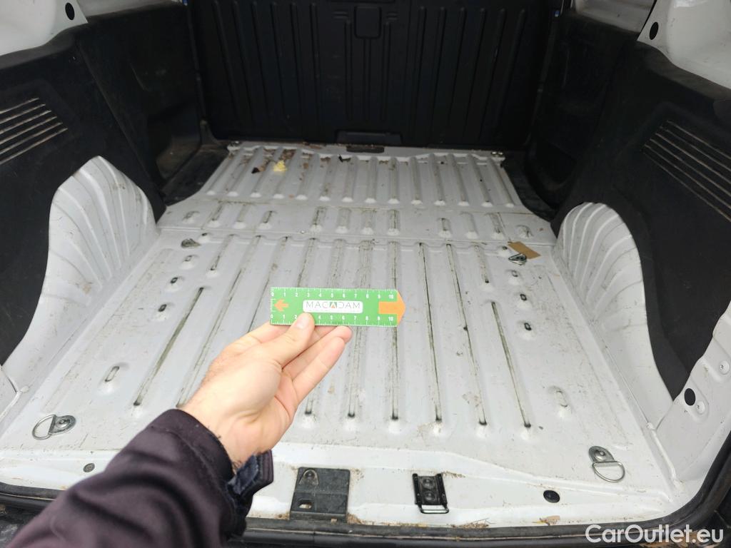  Opel  Combo OPEL  / 2018 / 3P / furgón derivado de turismo Cargo L 1000kg Diesel 1.5 100HP S&S MT E (AC) #27