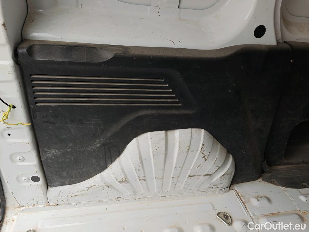  Peugeot  Partner PEUGEOT  / 2018 / 3P / furgón derivado de turismo Pro Standard 600kg BlueHDi 73kW (AC) #23