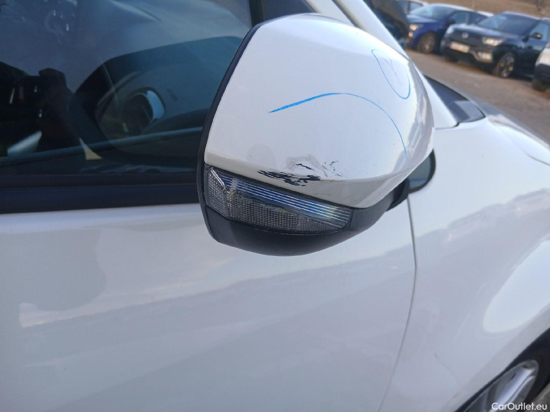  Toyota  Yaris TOYOTA  / 2020 / 5P / berlina con portón 1.5 120H Business Plus #16