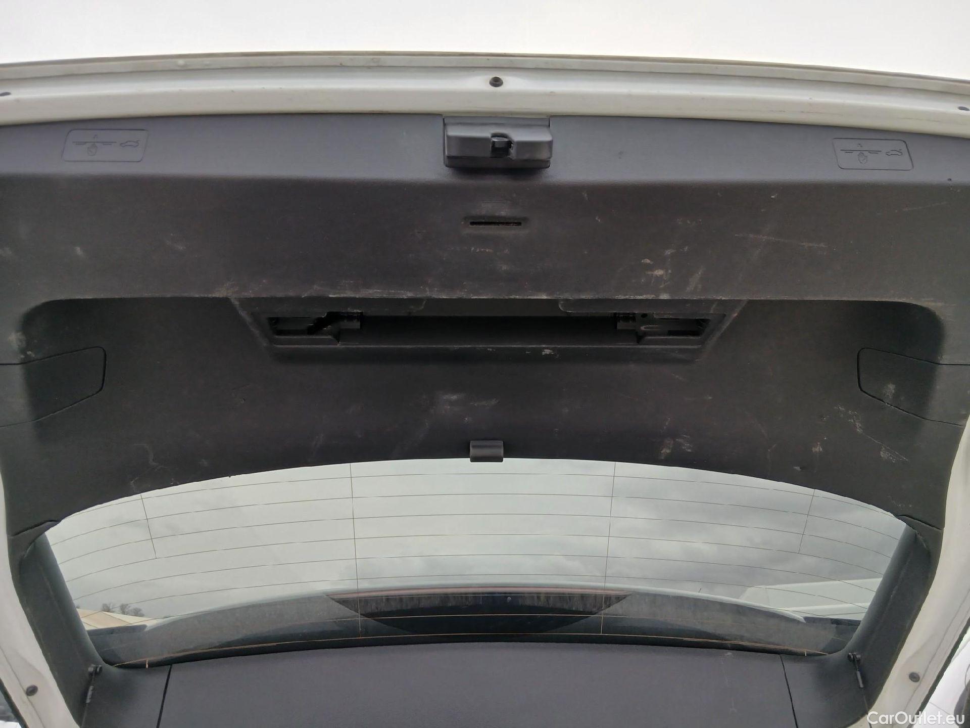  Volkswagen  Golf  VOLKSWAGEN / 2020 / 5P / berlina con portón Life 1.0 eTSI 81kW (110CV) DSG #31