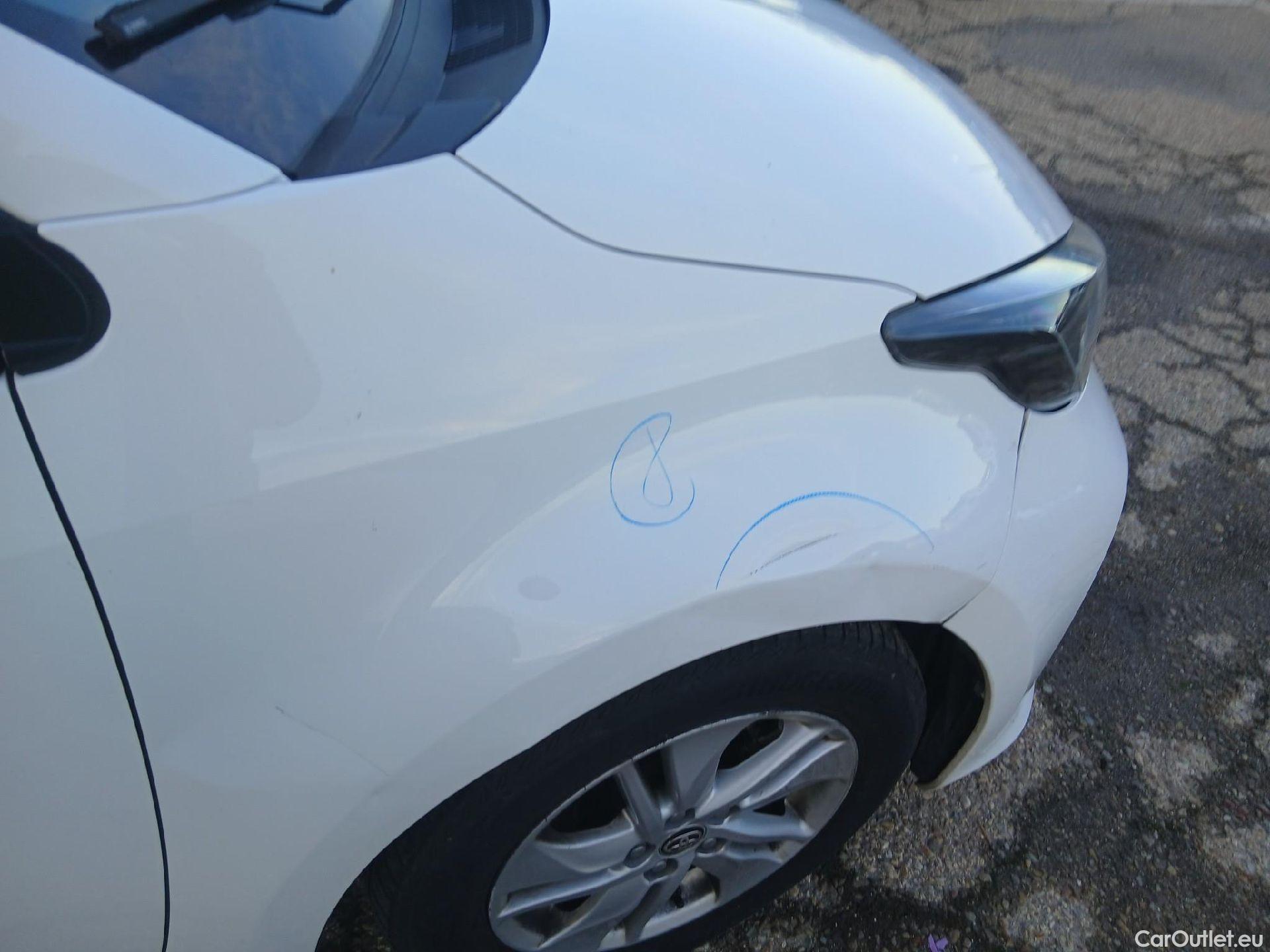  Toyota  Yaris TOYOTA  / 2020 / 5P / berlina con portón 1.5 120H Business Plus #18