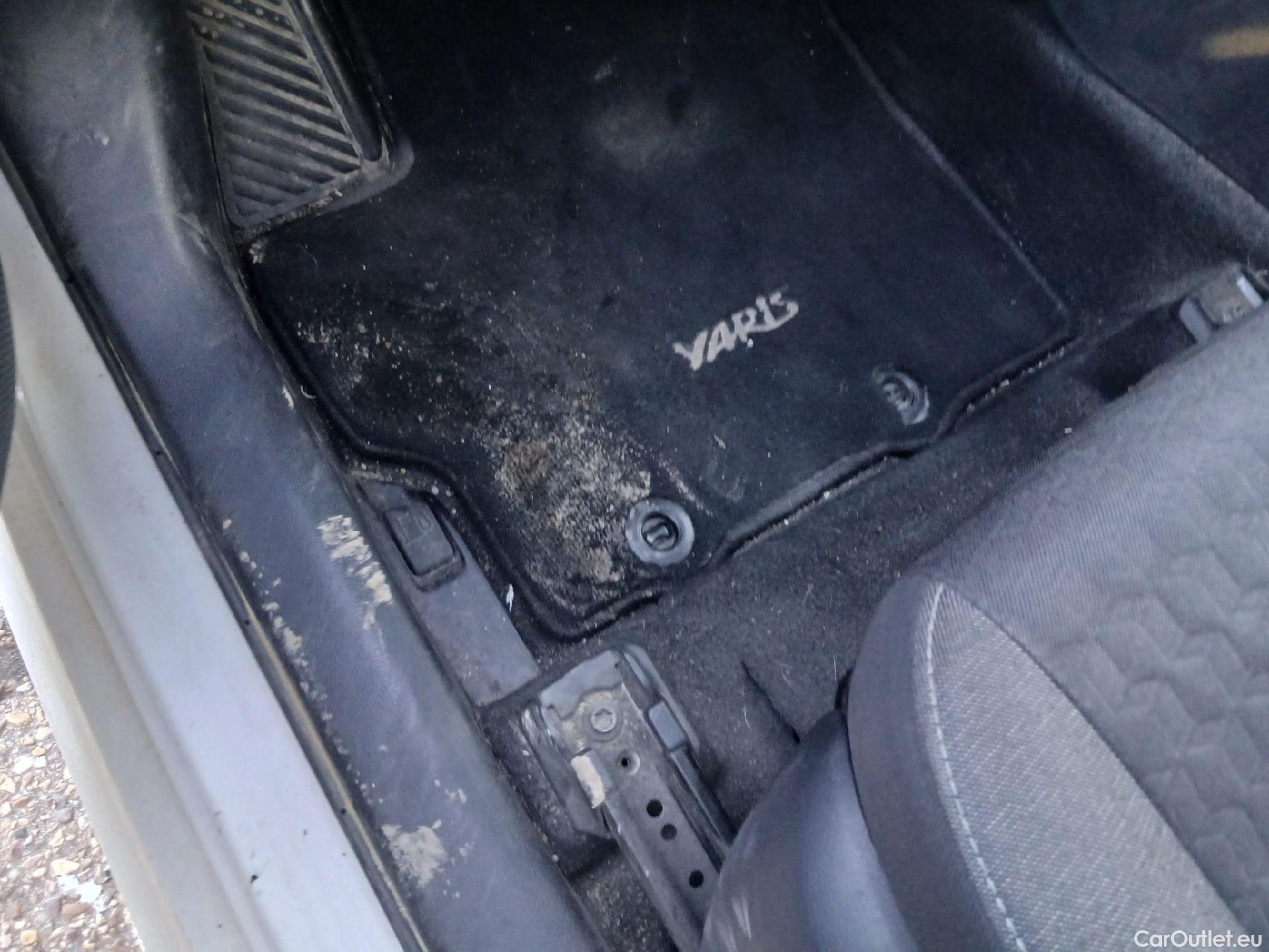  Toyota  Yaris TOYOTA  / 2020 / 5P / berlina con portón 1.5 120H Business Plus #1