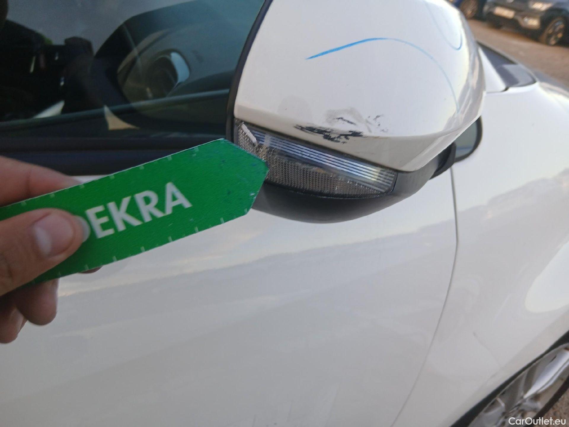  Toyota  Yaris TOYOTA  / 2020 / 5P / berlina con portón 1.5 120H Business Plus #15