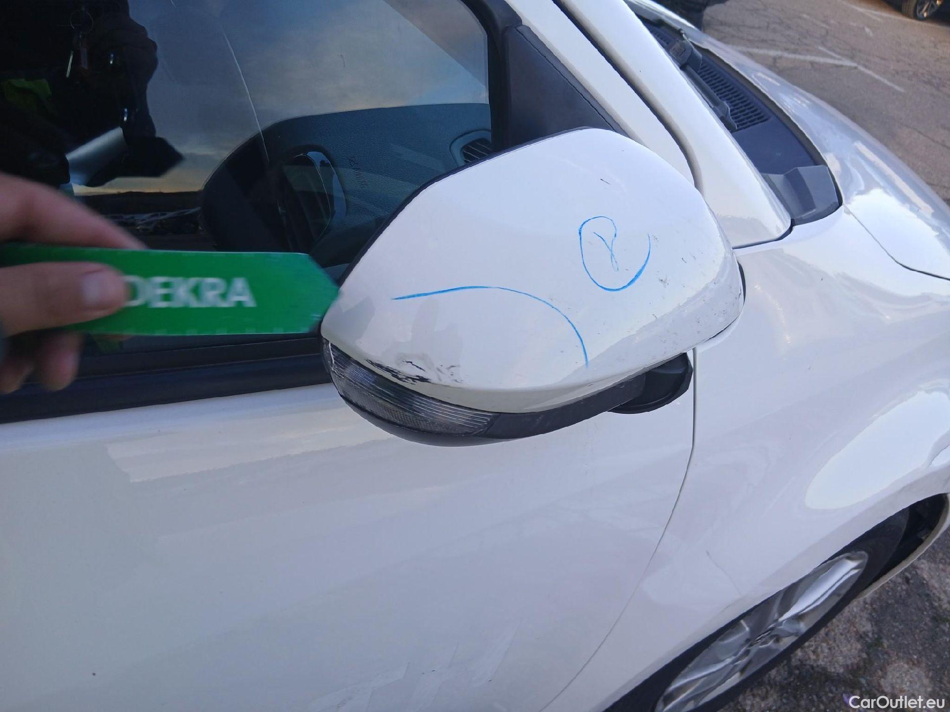  Toyota  Yaris TOYOTA  / 2020 / 5P / berlina con portón 1.5 120H Business Plus #13