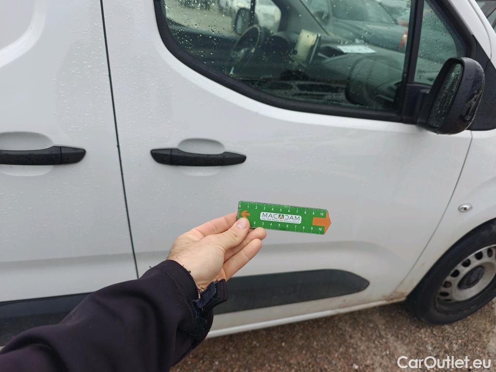  Opel  Combo OPEL  / 2018 / 3P / furgón derivado de turismo Cargo L 1000kg Diesel 1.5 100HP S&S MT E (AC) #50