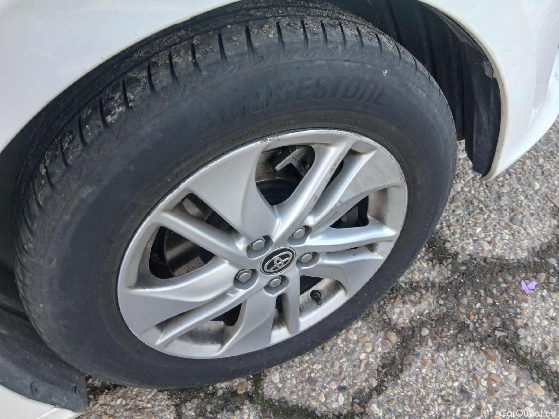  Toyota  Yaris TOYOTA  / 2020 / 5P / berlina con portón 1.5 120H Business Plus #20