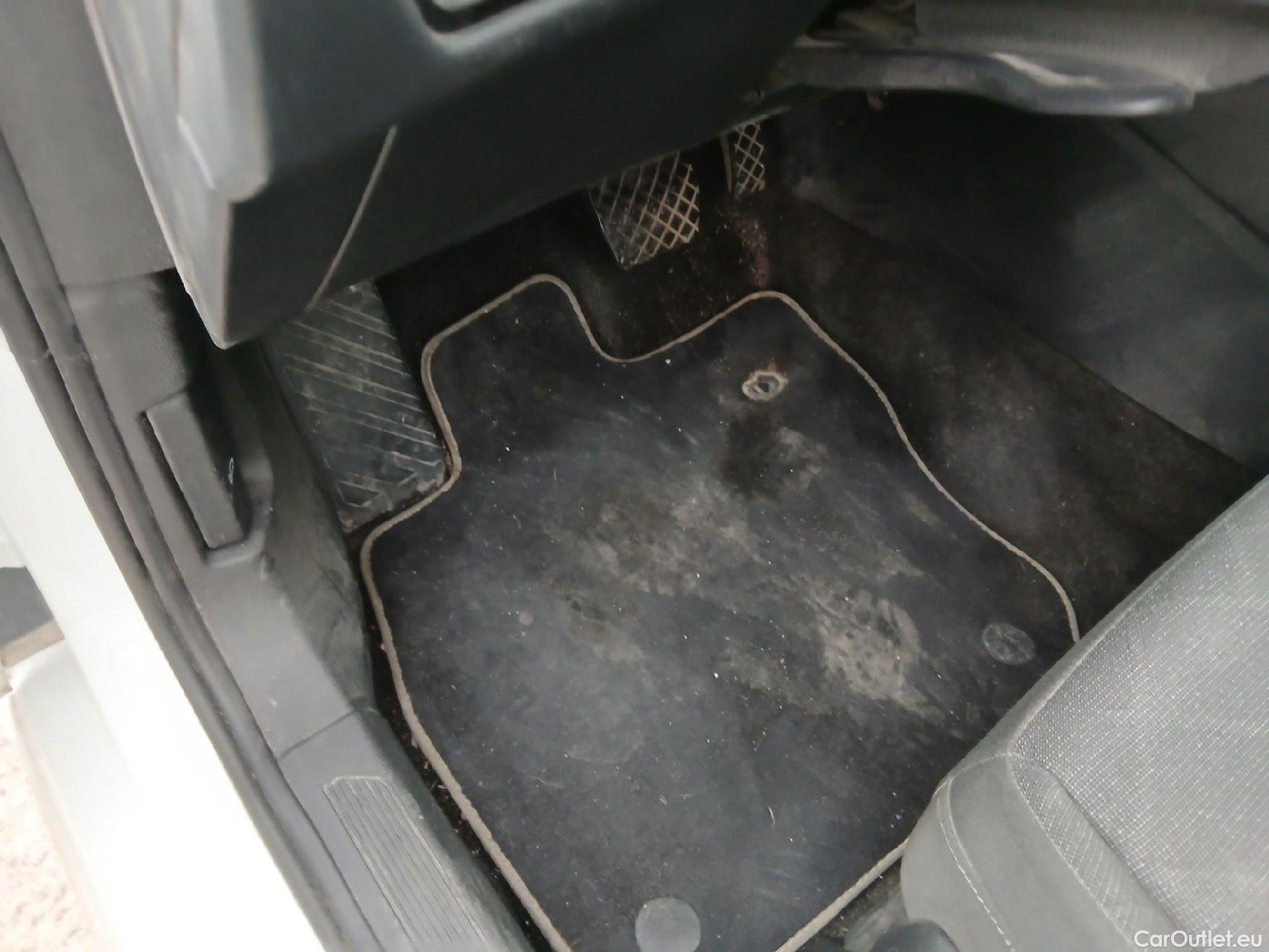  Volkswagen  Golf  VOLKSWAGEN / 2020 / 5P / berlina con portón Life 1.0 eTSI 81kW (110CV) DSG #9