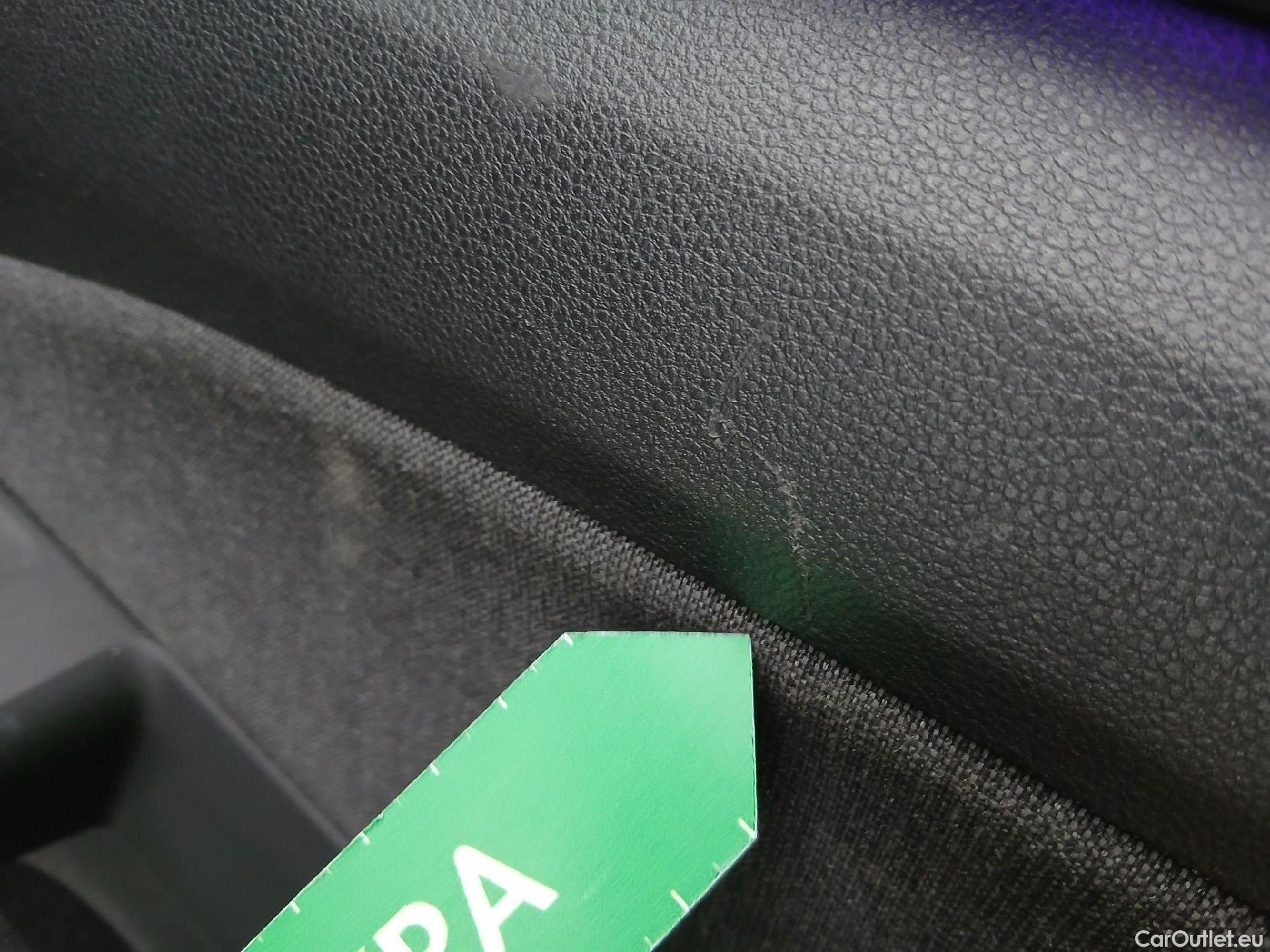  Volkswagen  Golf  VOLKSWAGEN / 2020 / 5P / berlina con portón Life 1.0 eTSI 81kW (110CV) DSG #44