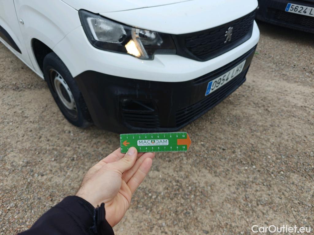  Peugeot  Partner PEUGEOT  / 2018 / 3P / furgón derivado de turismo Pro Standard 600kg BlueHDi 73kW (AC) #61