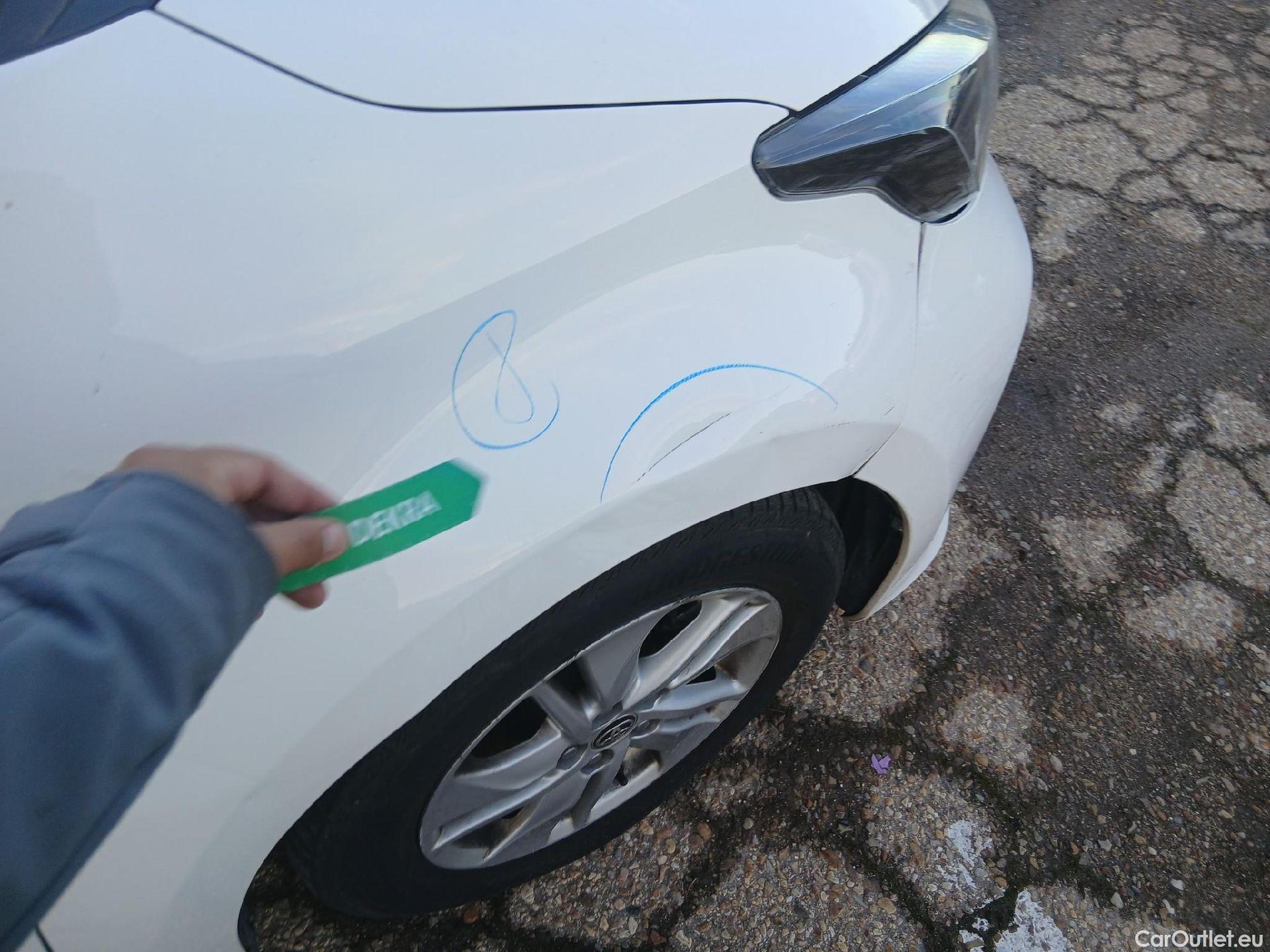  Toyota  Yaris TOYOTA  / 2020 / 5P / berlina con portón 1.5 120H Business Plus #17