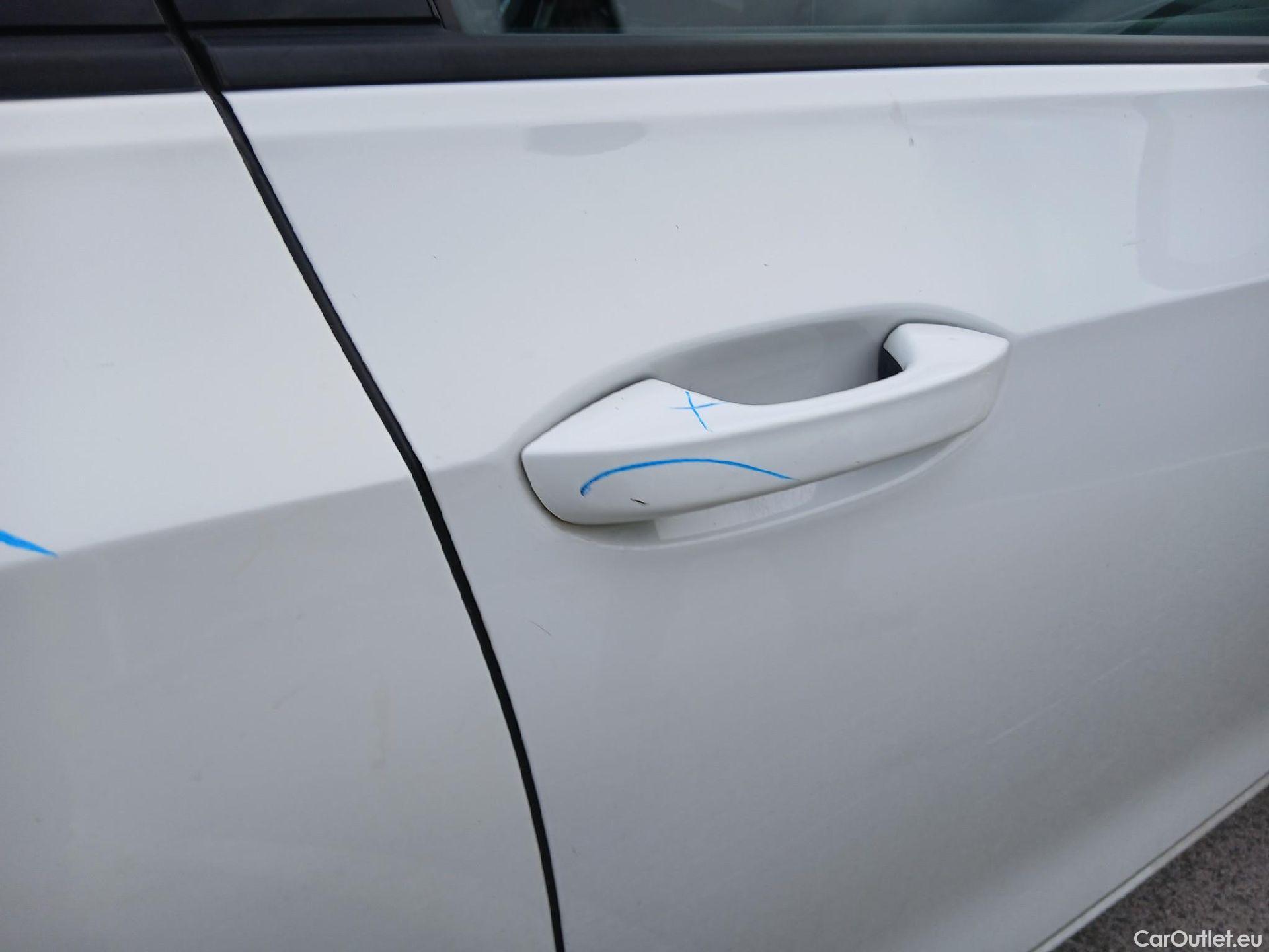  Volkswagen  Golf  VOLKSWAGEN / 2020 / 5P / berlina con portón Life 1.0 eTSI 81kW (110CV) DSG #40