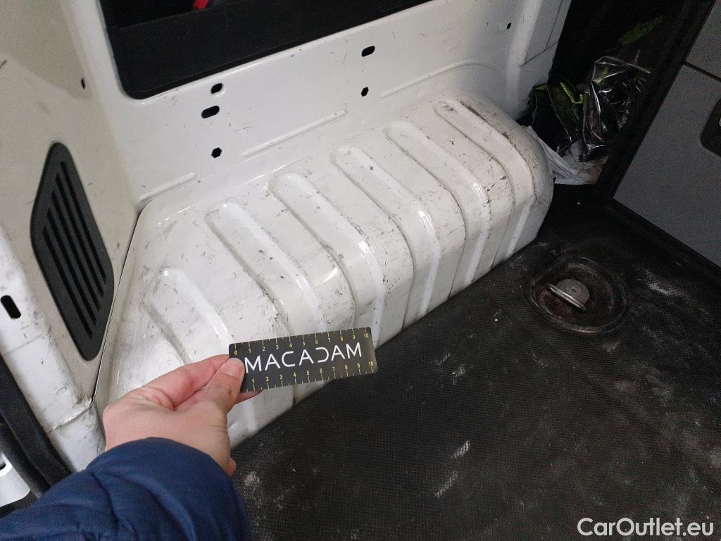  Fiat  Fiorino FIAT  / 2016 / 3P / furgón derivado de turismo Cargo Base 1.4 Natural Power 51kW (70CV)  #11