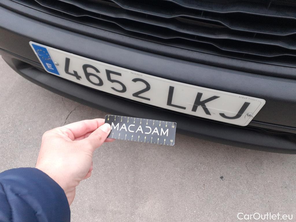  Fiat  Fiorino FIAT  / 2016 / 3P / furgón derivado de turismo Cargo Base 1.4 Natural Power 51kW (70CV)  #37