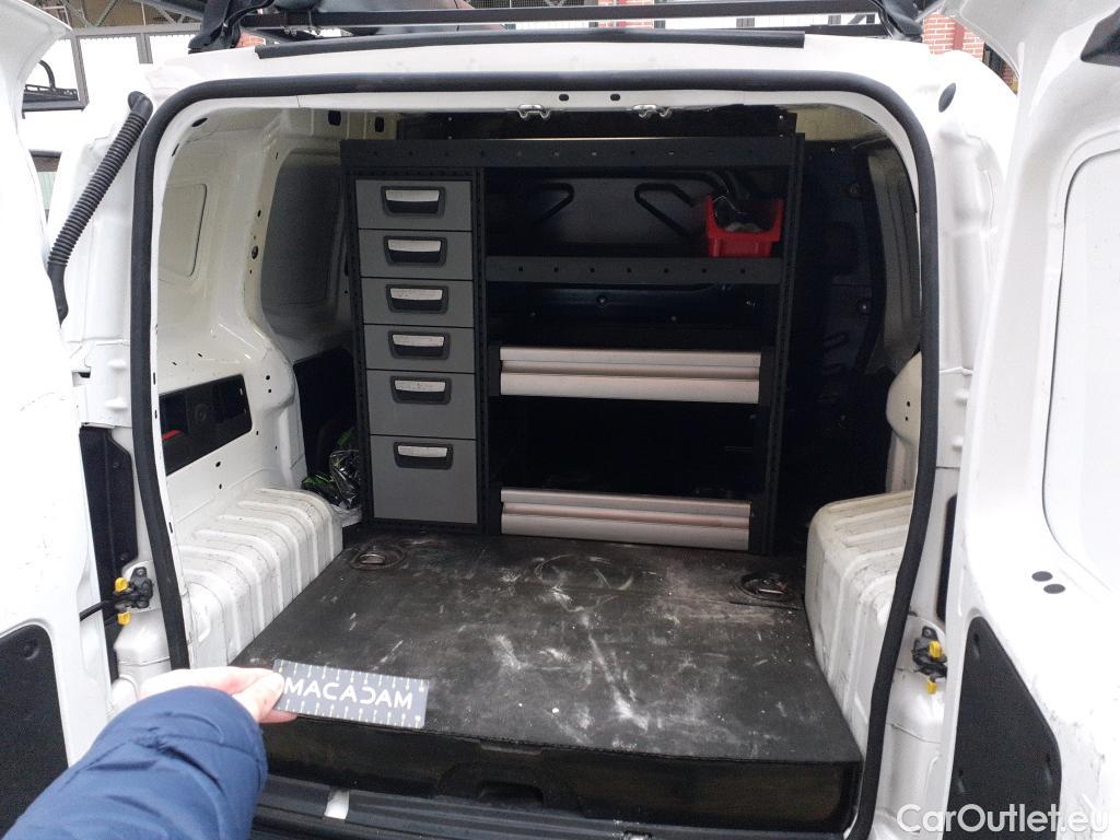  Fiat  Fiorino FIAT  / 2016 / 3P / furgón derivado de turismo Cargo Base 1.4 Natural Power 51kW (70CV)  #10