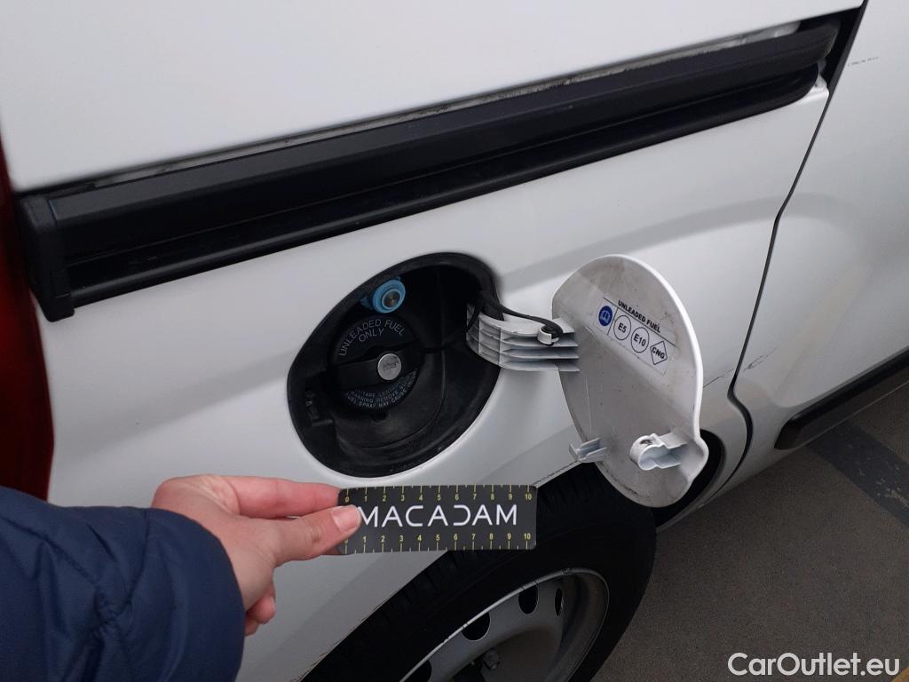  Fiat  Fiorino FIAT  / 2016 / 3P / furgón derivado de turismo Cargo Base 1.4 Natural Power 51kW (70CV)  #38