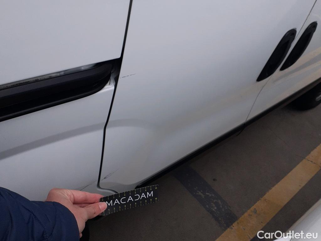  Fiat  Fiorino FIAT  / 2016 / 3P / furgón derivado de turismo Cargo Base 1.4 Natural Power 51kW (70CV)  #18