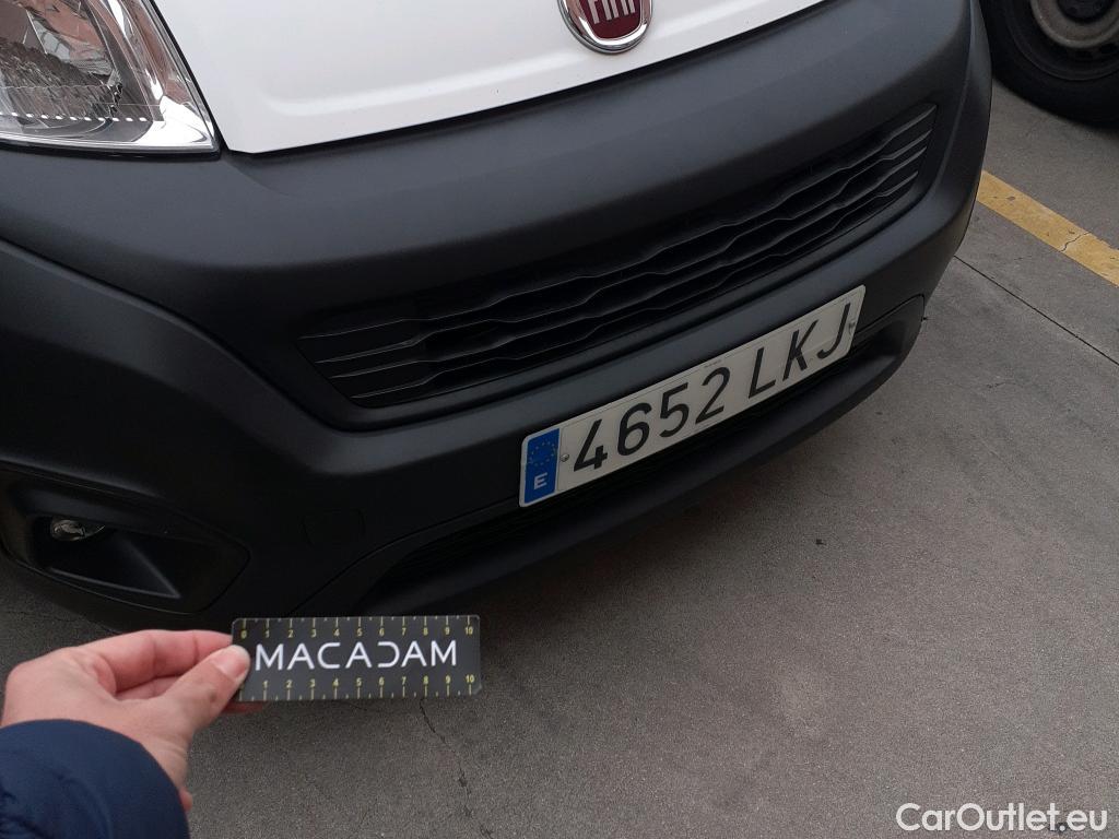  Fiat  Fiorino FIAT  / 2016 / 3P / furgón derivado de turismo Cargo Base 1.4 Natural Power 51kW (70CV)  #42