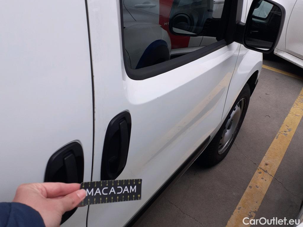  Fiat  Fiorino FIAT  / 2016 / 3P / furgón derivado de turismo Cargo Base 1.4 Natural Power 51kW (70CV)  #26