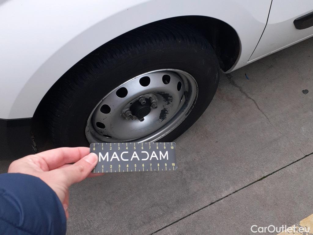  Fiat  Fiorino FIAT  / 2016 / 3P / furgón derivado de turismo Cargo Base 1.4 Natural Power 51kW (70CV)  #32